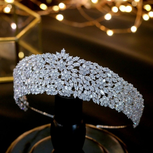 Swarovski wedding crown tiara - Picture 2 of 6